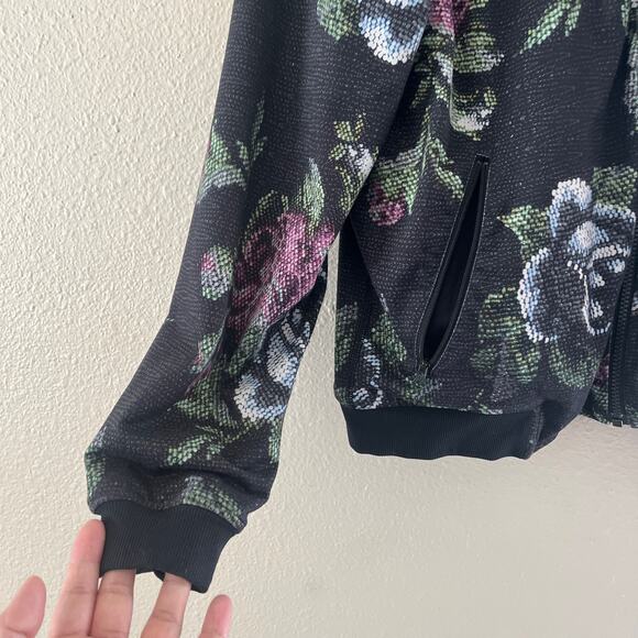 Lululemon Party Bomber Jacket in Garden Party smooth/black - Picture 11 of 13